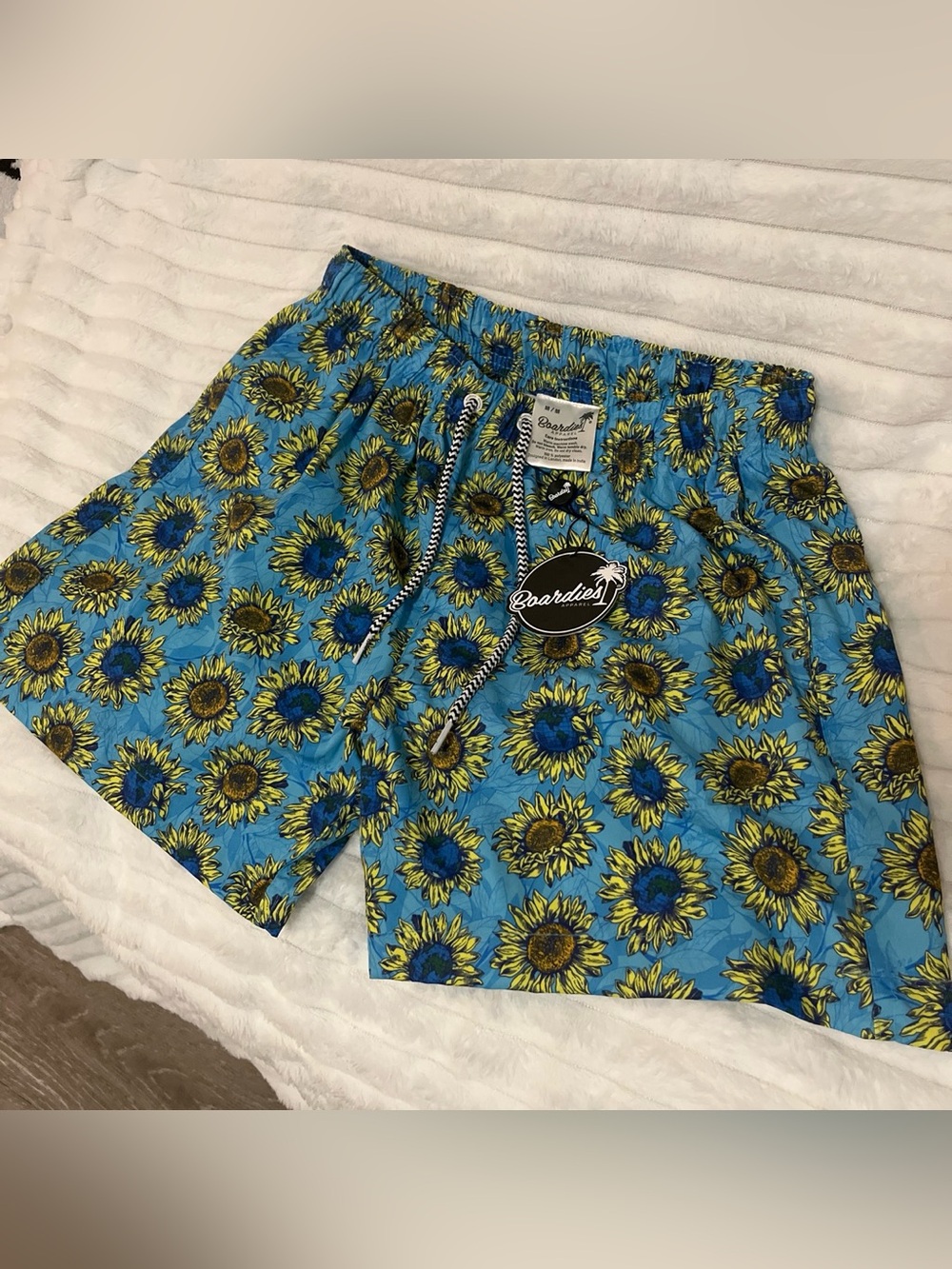 Boardies Apparel Men’s Blue Sunflower Swim Trunks NWT